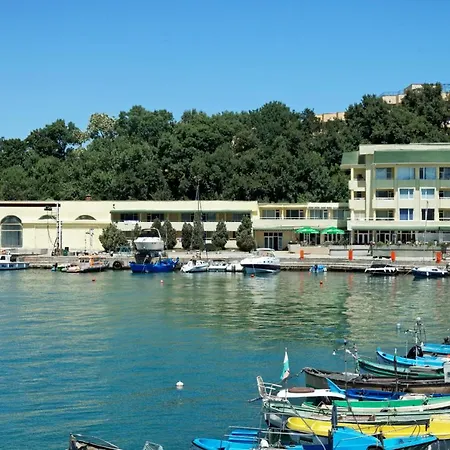 فندق Marina 3*